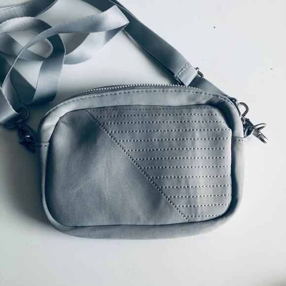 Vooray 'Sidekick' Crossbody Bag Light Gray Small Zip Enclosed Pouch - Picture 7 of 10